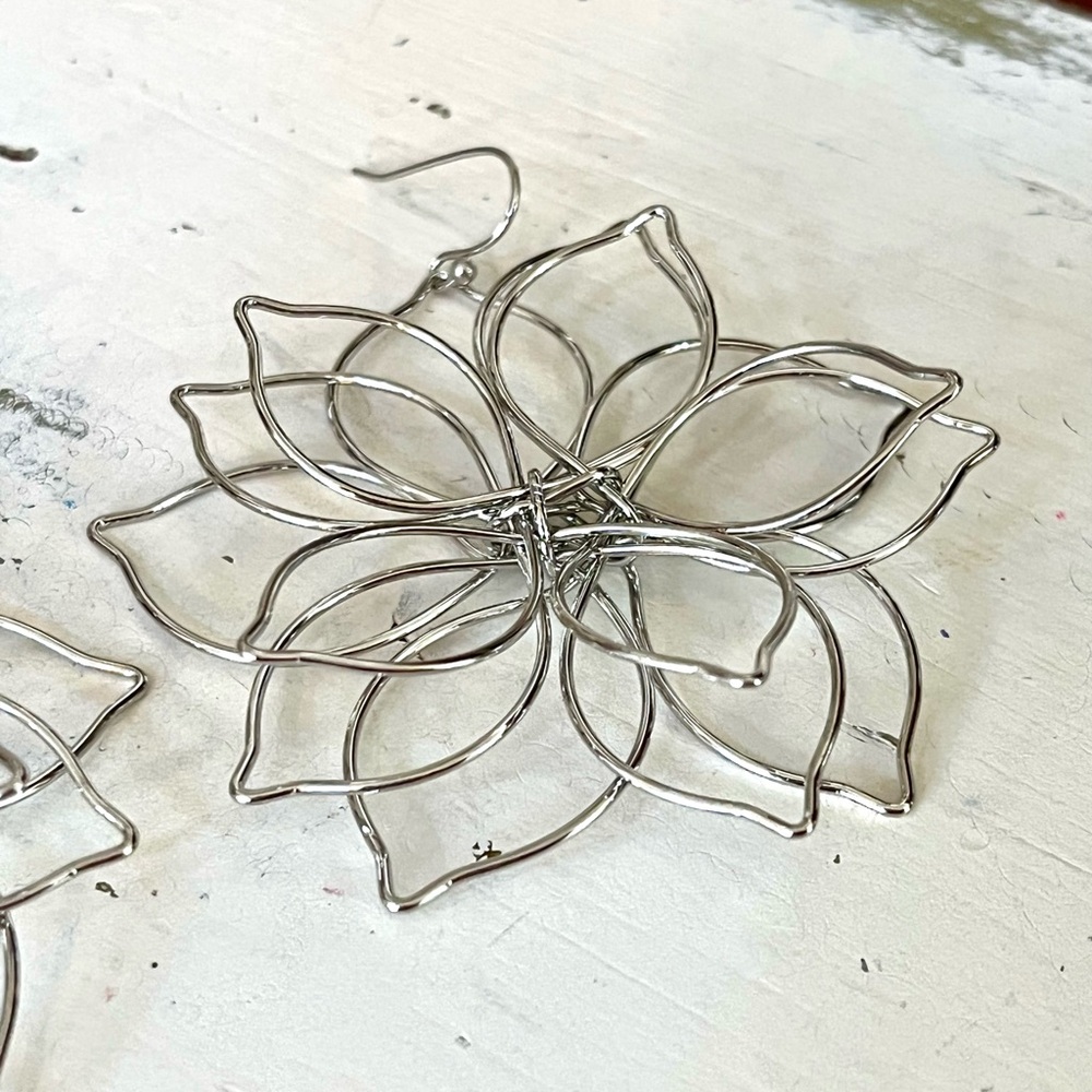 NEW Wire Flower Silver Earrings - Picture 2 of 5